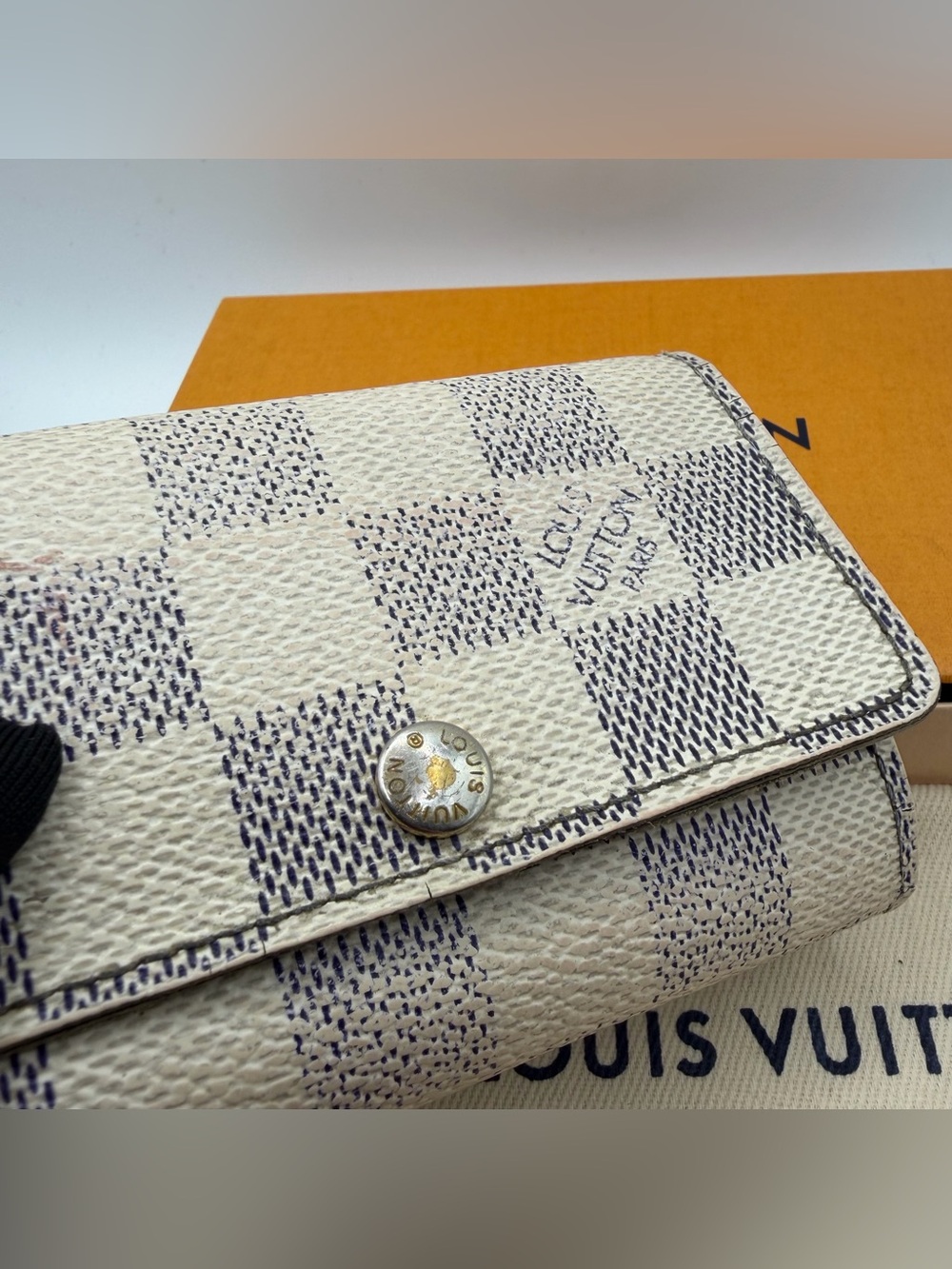 Louis Vuitton Damier Azur 6 Key Cles - Picture 3 of 5